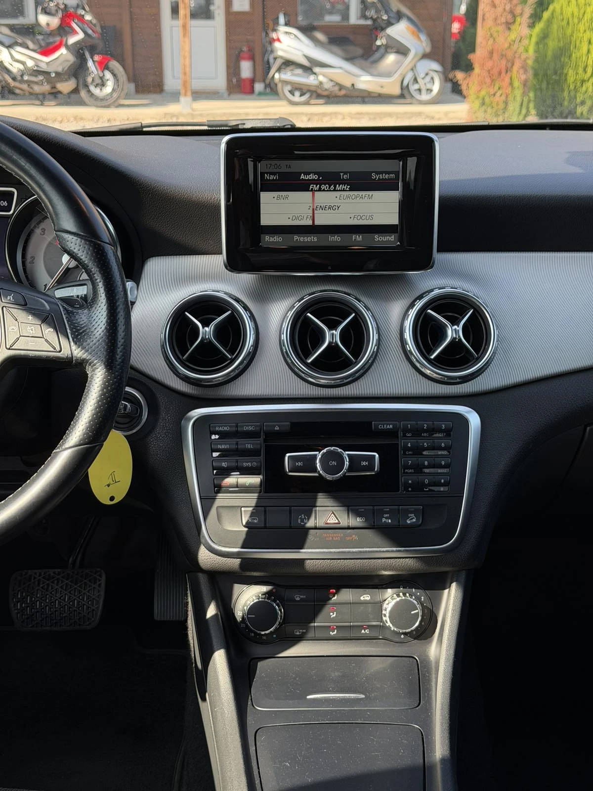 Mercedes-Benz GLA 220 4matic, снимка 10 - Автомобили и джипове - 52638935