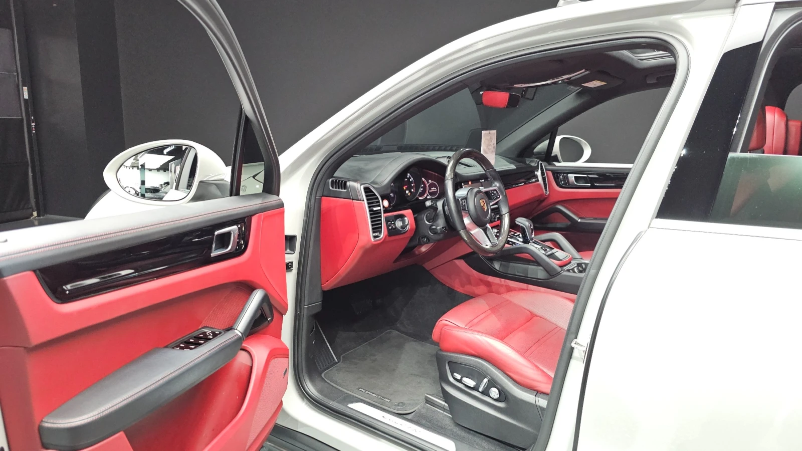 Porsche Cayenne 3.0* Pano* Navi* 360* Camera* Keyless, снимка 12 - Автомобили и джипове - 55252747