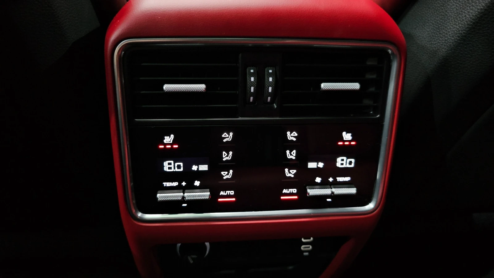 Porsche Cayenne 3.0* Pano* Navi* 360* Camera* Keyless, снимка 15 - Автомобили и джипове - 55252747