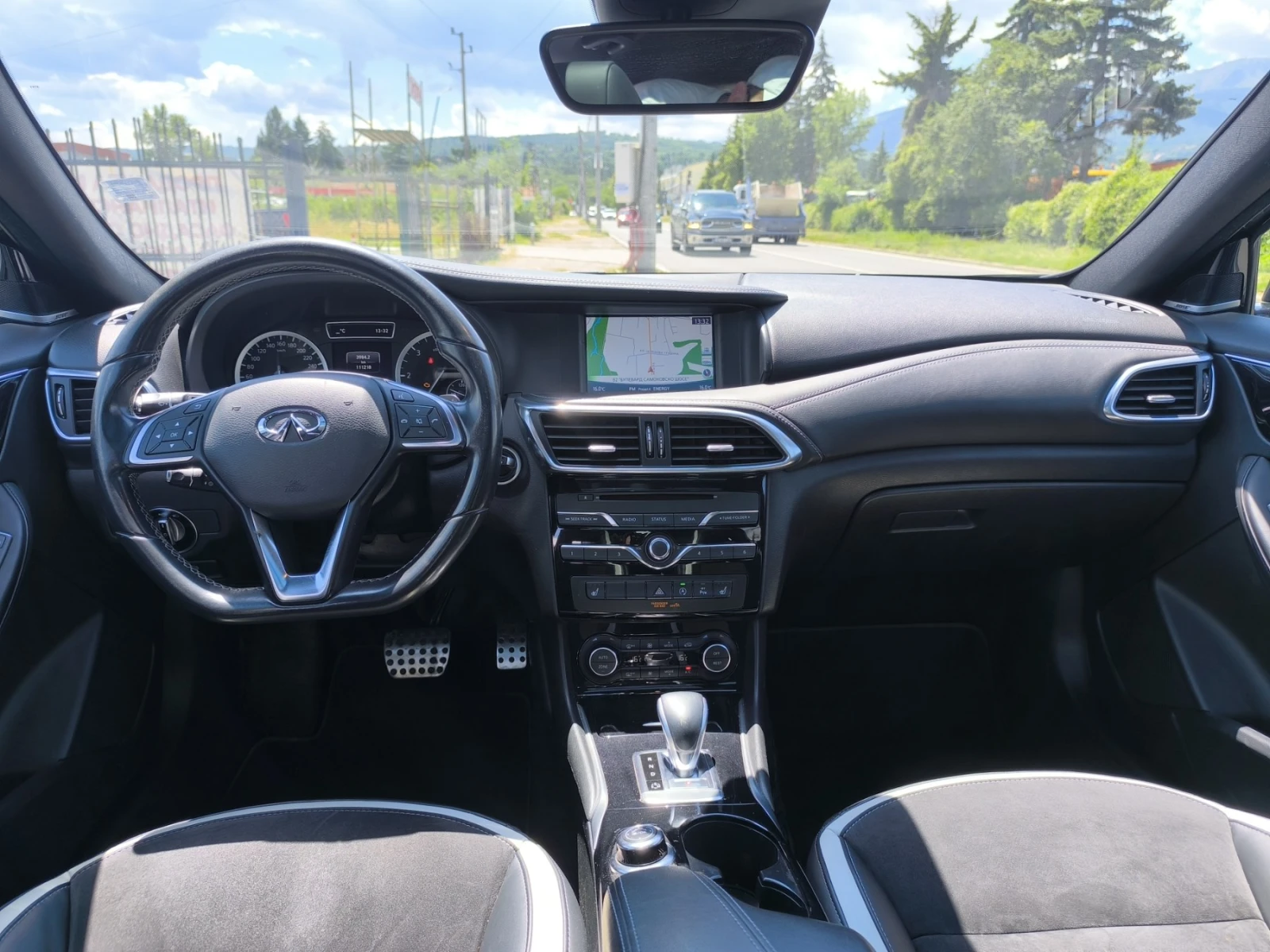 Infiniti Q30 SPORT, снимка 8 - Автомобили и джипове - 55671247