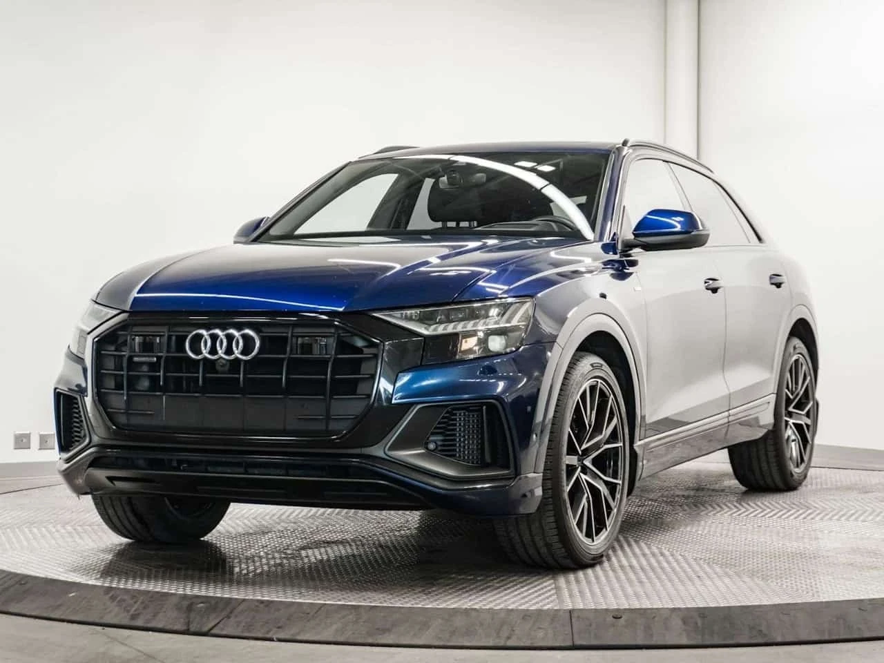 Audi Q8 * TECHNIK * S-LINE * Фиксирана цена до БГ * CARFAX