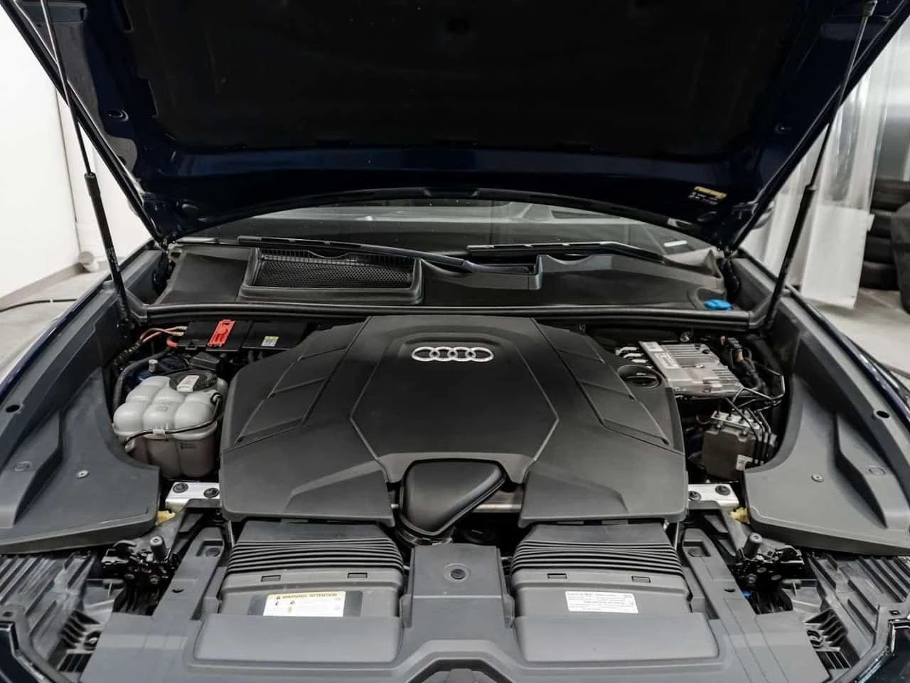 Audi Q8 * TECHNIK * S-LINE * Фиксирана цена до БГ * CARFAX, снимка 17 - Автомобили и джипове - 56256601
