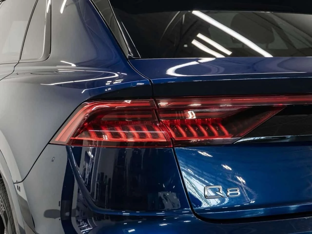 Audi Q8 * TECHNIK * S-LINE * Фиксирана цена до БГ * CARFAX, снимка 5 - Автомобили и джипове - 56256601