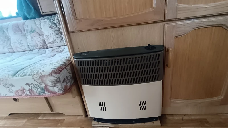 Каравана ABI Daystar 480/2, снимка 8 - Каравани и кемпери - 53246318