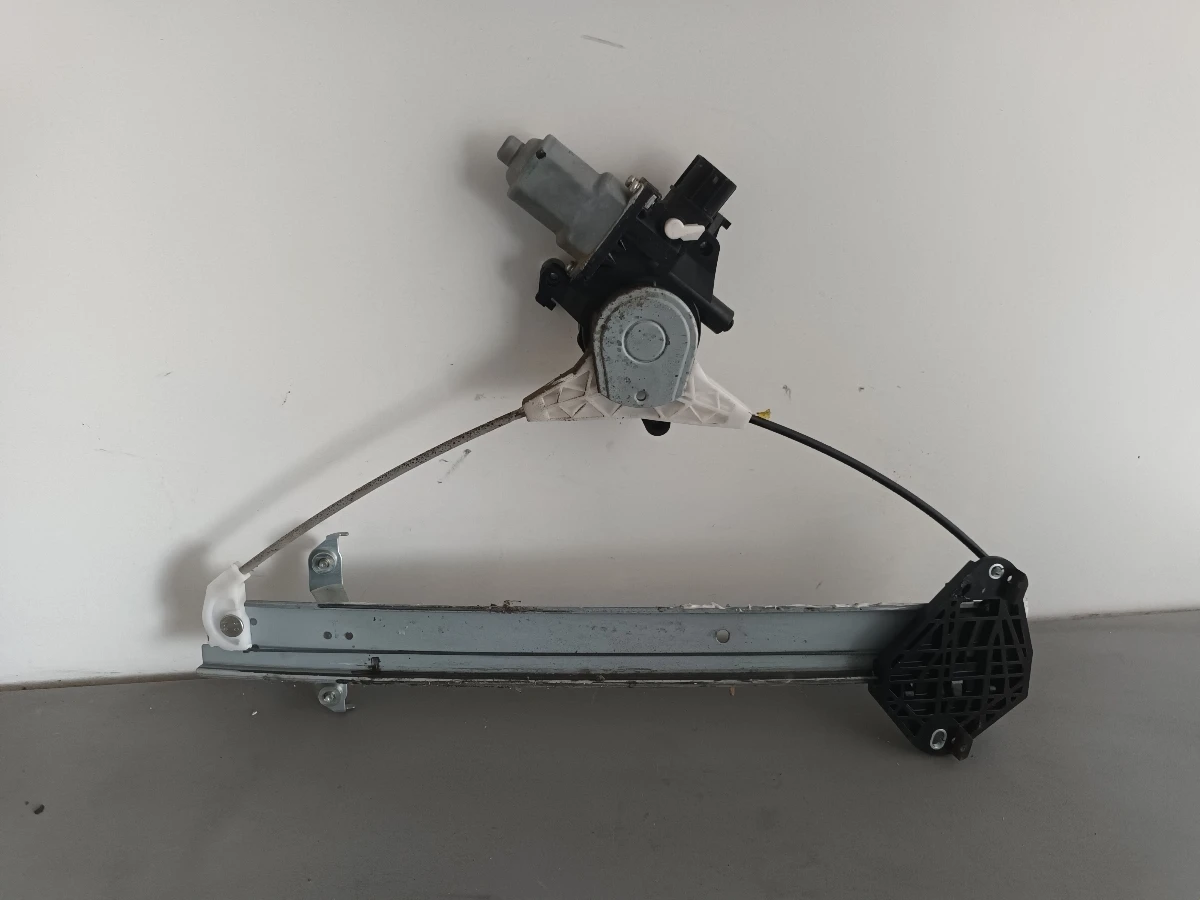 Ел машинка, стъклоповдигач заден десен субару форестър 2.0д 