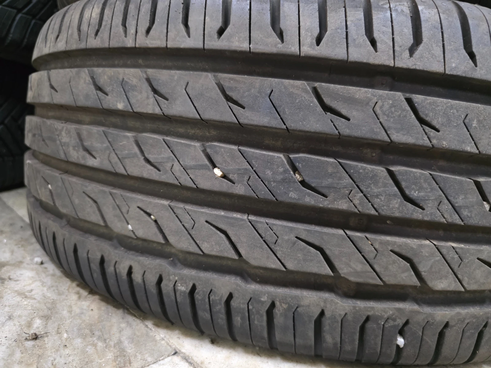 Гуми Летни 215/45R18, снимка 5 - Гуми и джанти - 55478352