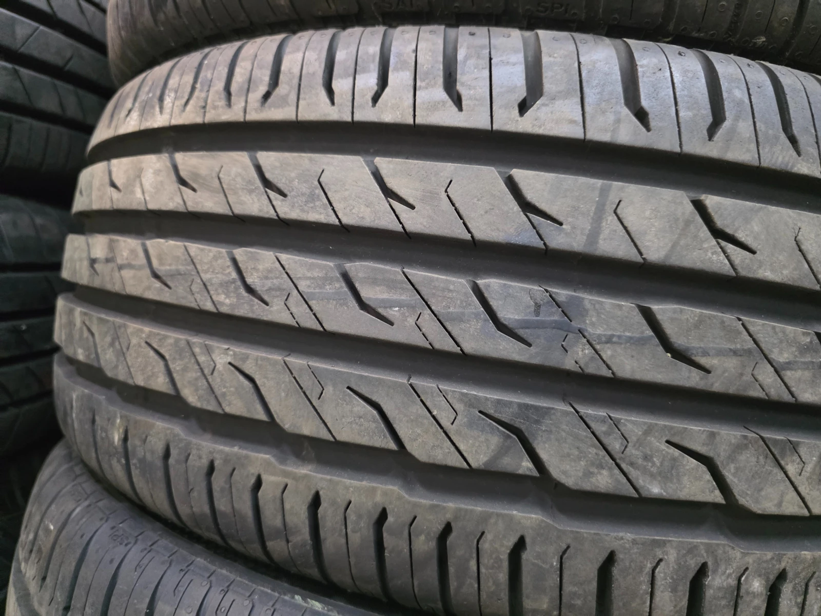 Гуми Летни 215/45R18, снимка 3 - Гуми и джанти - 55478352