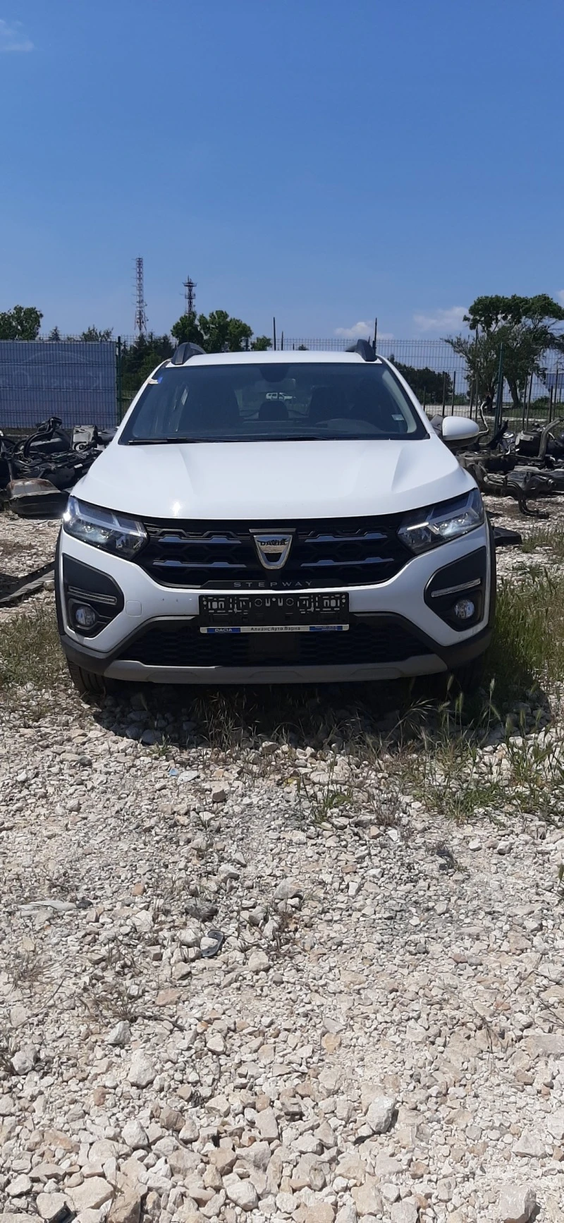 Dacia Sandero 1.0i, снимка 1 - Автомобили и джипове - 40935863