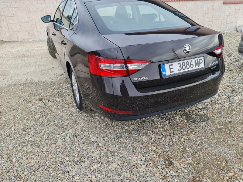 Skoda Superb, снимка 8 - Автомобили и джипове - 47300036