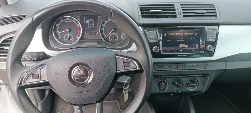 Skoda Fabia 1.0MPI, снимка 11 - Автомобили и джипове - 49762428