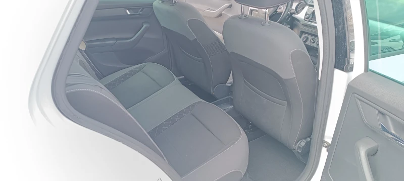 Skoda Fabia 1.0MPI, снимка 15 - Автомобили и джипове - 49762428