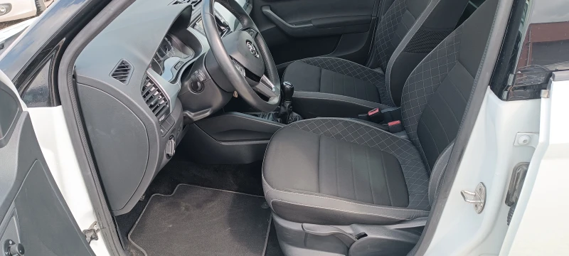 Skoda Fabia 1.0MPI, снимка 10 - Автомобили и джипове - 49762428