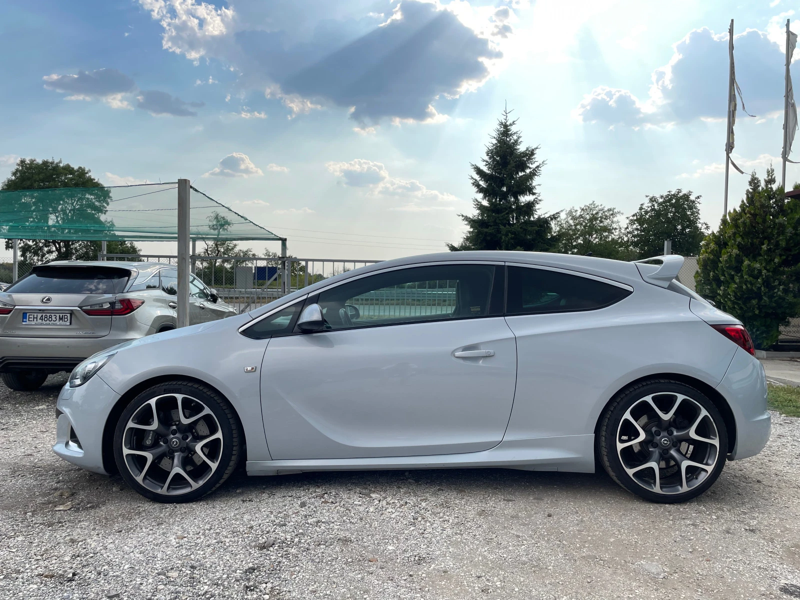 Opel Astra 2.0Turbo/OPC/280к.с/ - изображение 2