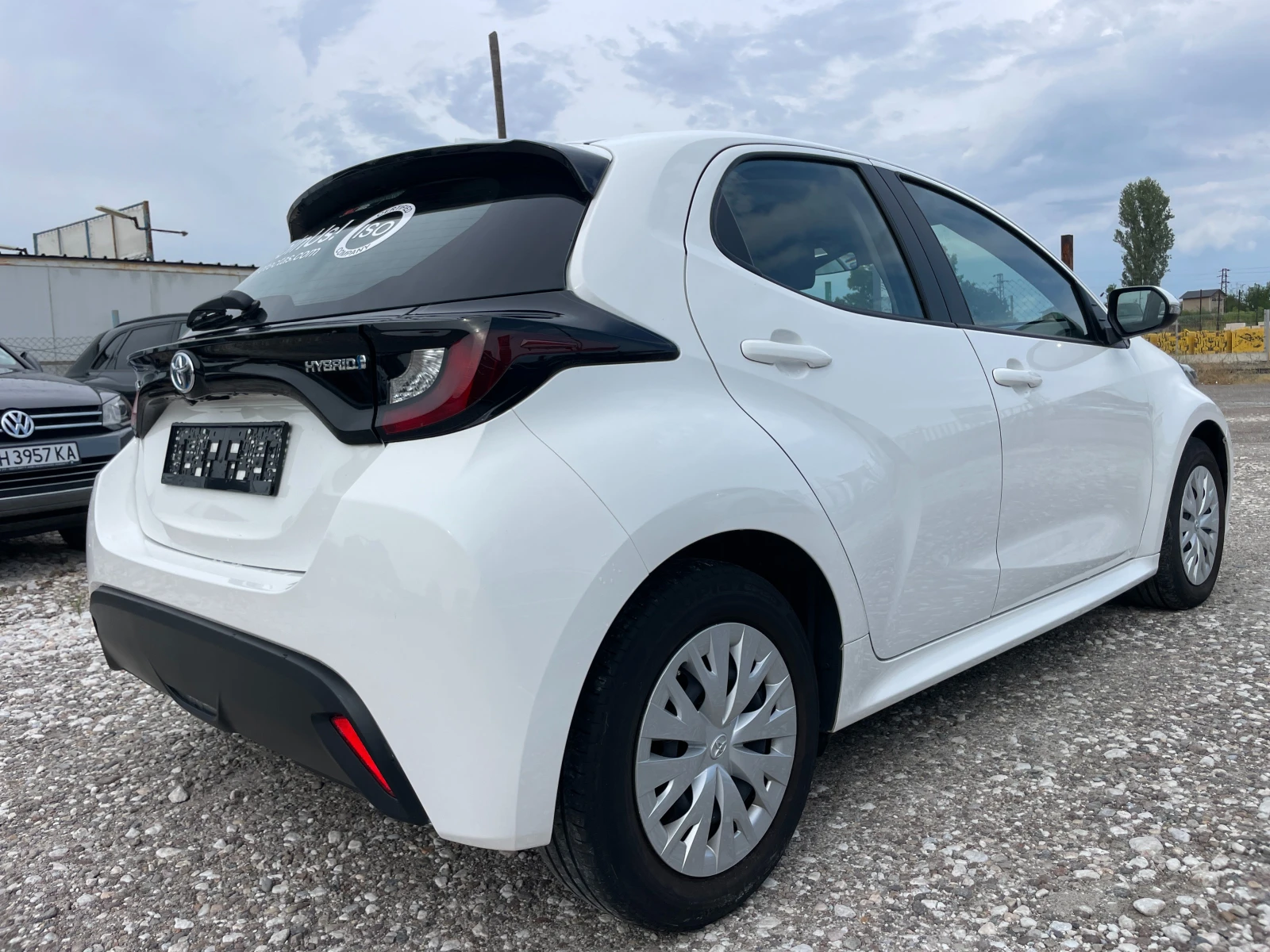 Toyota Yaris 1.5 hybrid  - изображение 6