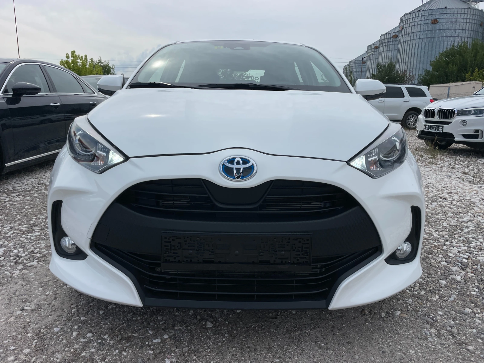 Toyota Yaris 1.5 hybrid  - изображение 2