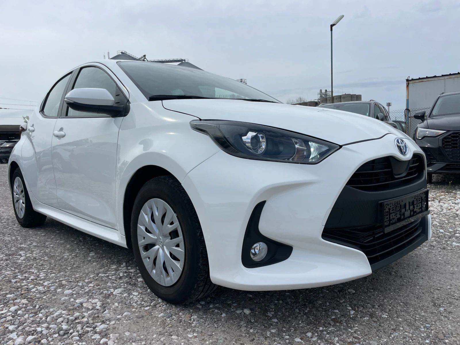 Toyota Yaris 1.5 hybrid  - [1] 