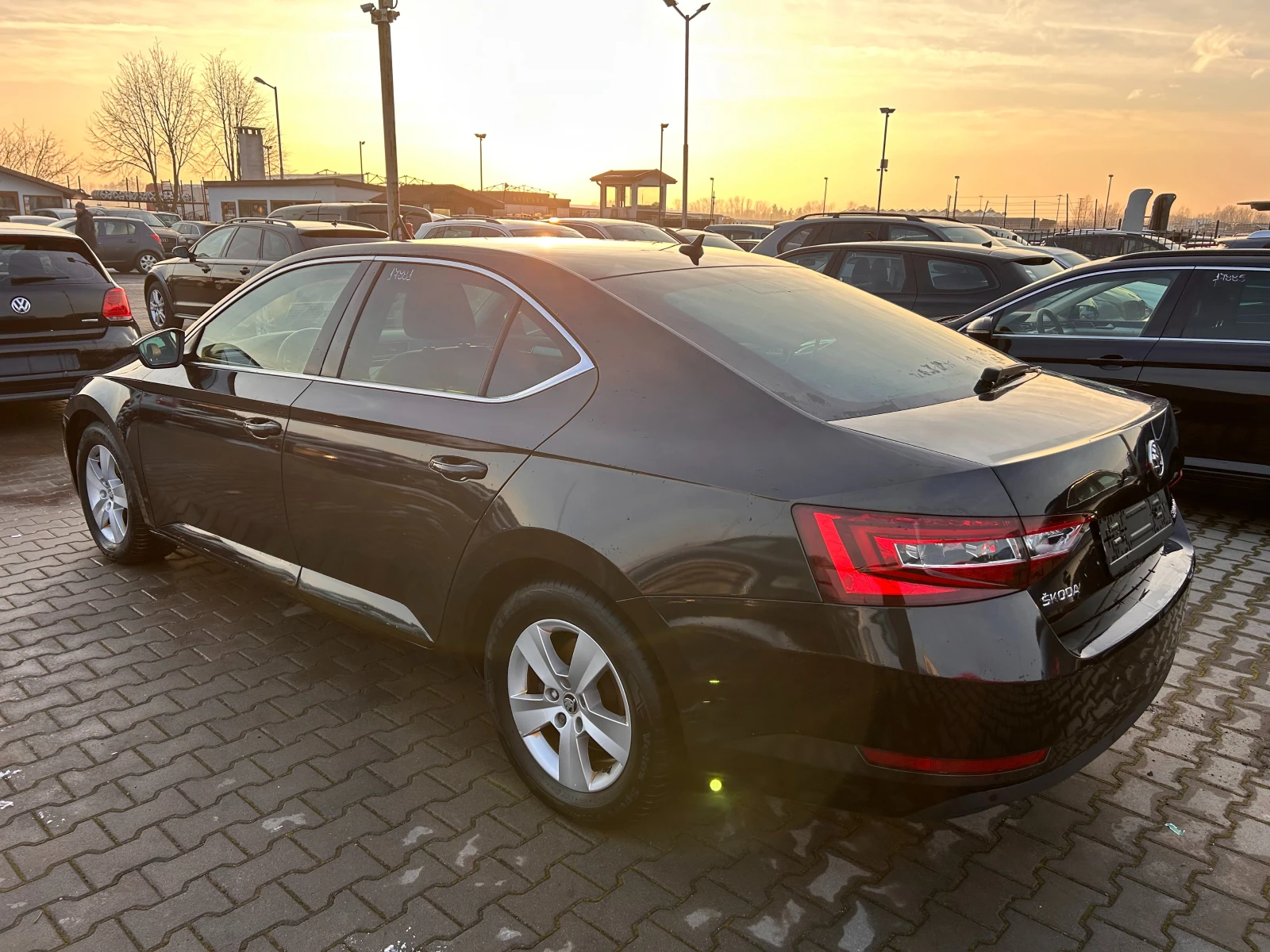 Skoda Superb 1.6TDI AVTOMAT/NAVI/KOJA EURO 6 - изображение 8