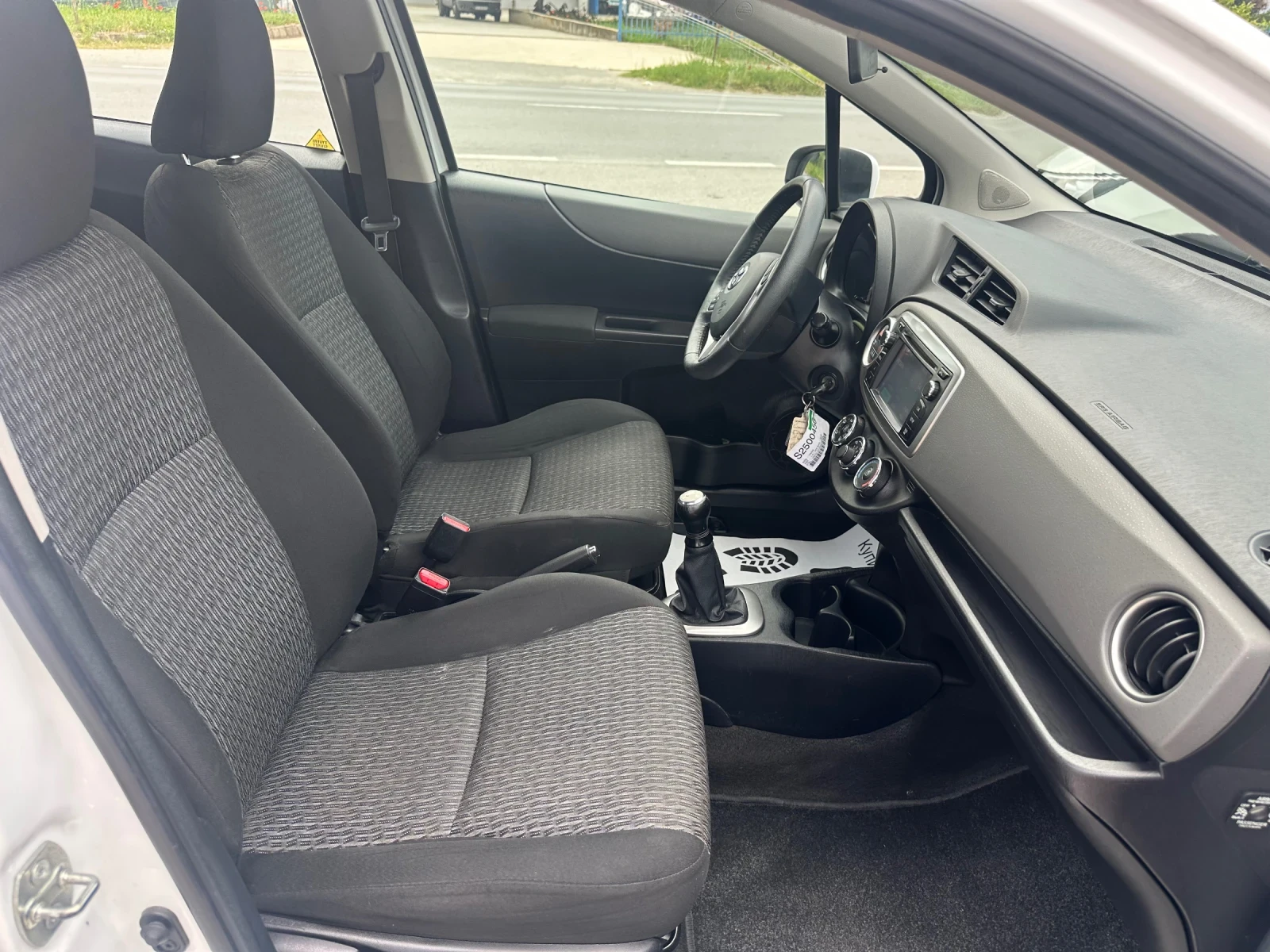 Toyota Yaris  - изображение 9