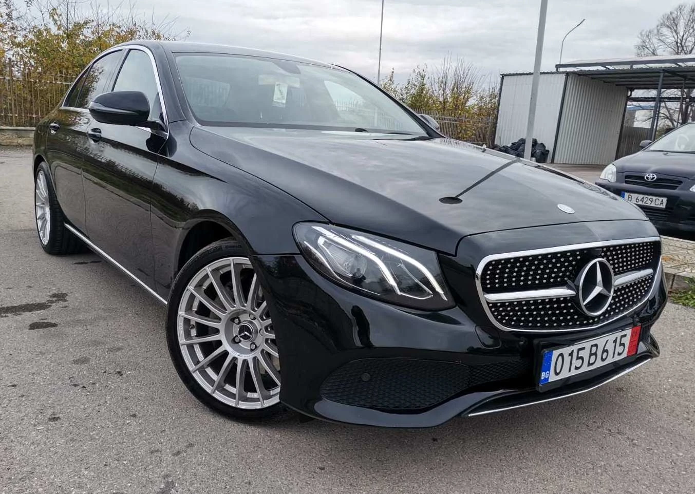 Mercedes-Benz E 350 КАТО ЧИСТО НОВ/AMG-PACK* 9G-TRONIC - изображение 3