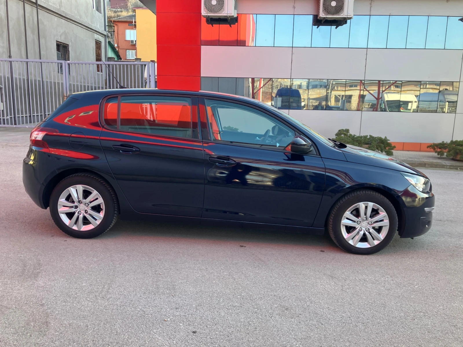 Peugeot 308 1.6HDI-NAVI, снимка 4 - Автомобили и джипове - 52939153