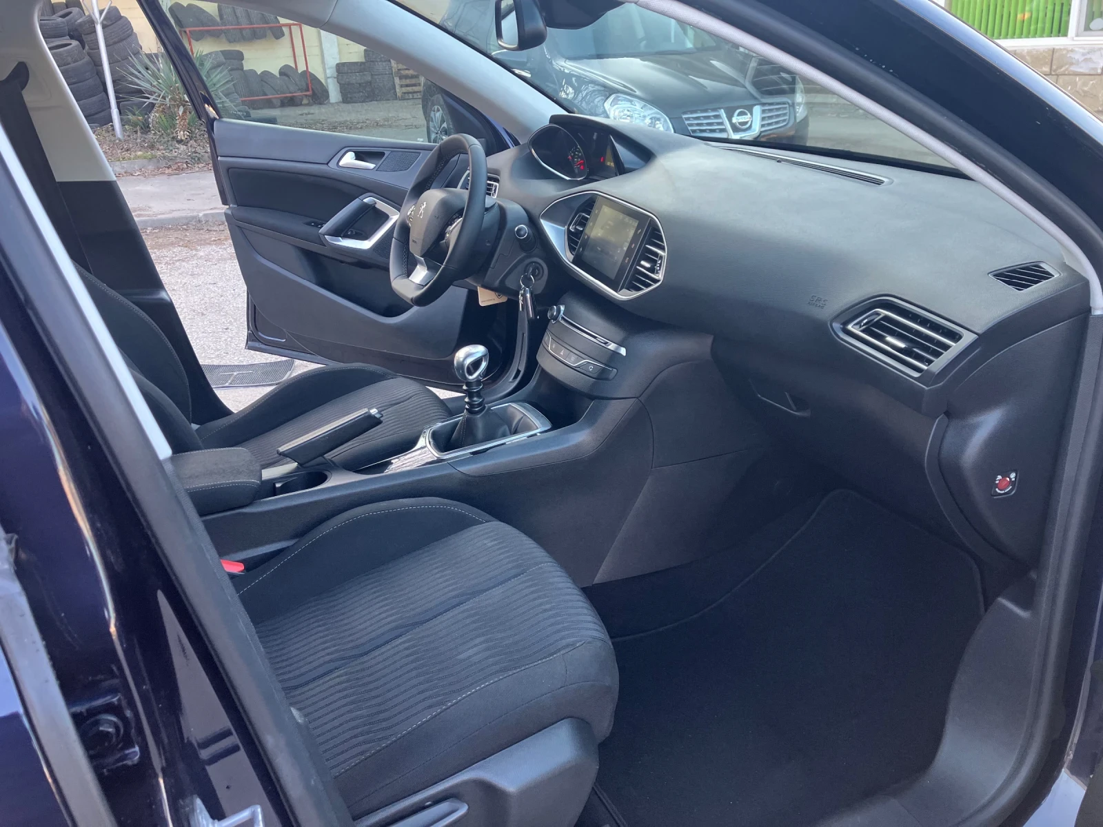 Peugeot 308 1.6HDI-NAVI, снимка 11 - Автомобили и джипове - 52939153
