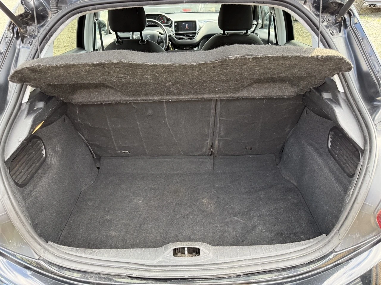 Peugeot 208 1.6 HDI-KLIMATRONIC, снимка 17 - Автомобили и джипове - 54149974