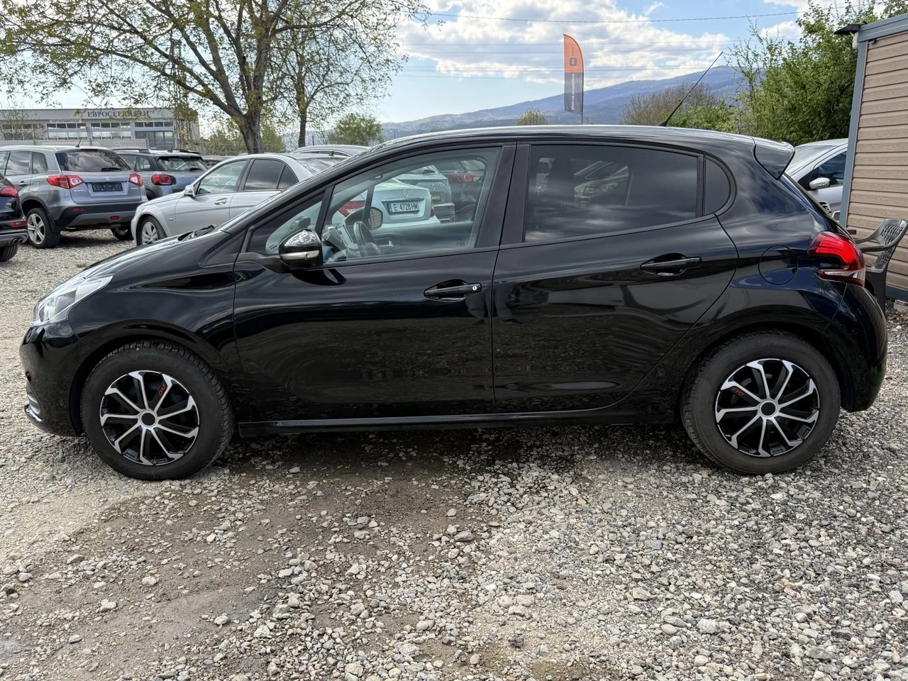 Peugeot 208 1.6 HDI-KLIMATRONIC, снимка 4 - Автомобили и джипове - 54149974