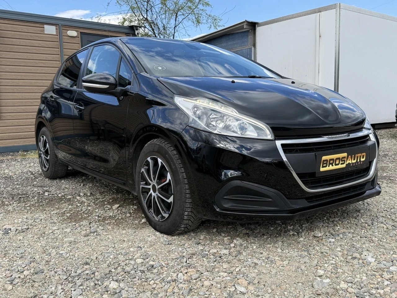 Peugeot 208 1.6 HDI-KLIMATRONIC, снимка 2 - Автомобили и джипове - 54149974