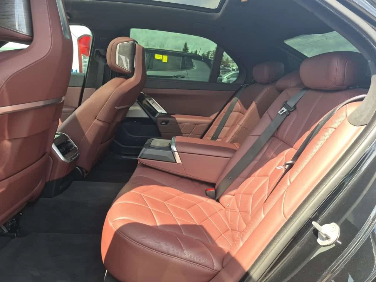 BMW i7 XDRIVE60| BOWERS & WILKINS| MASSAGE| SWAROWSKI| , снимка 12 - Автомобили и джипове - 54203044