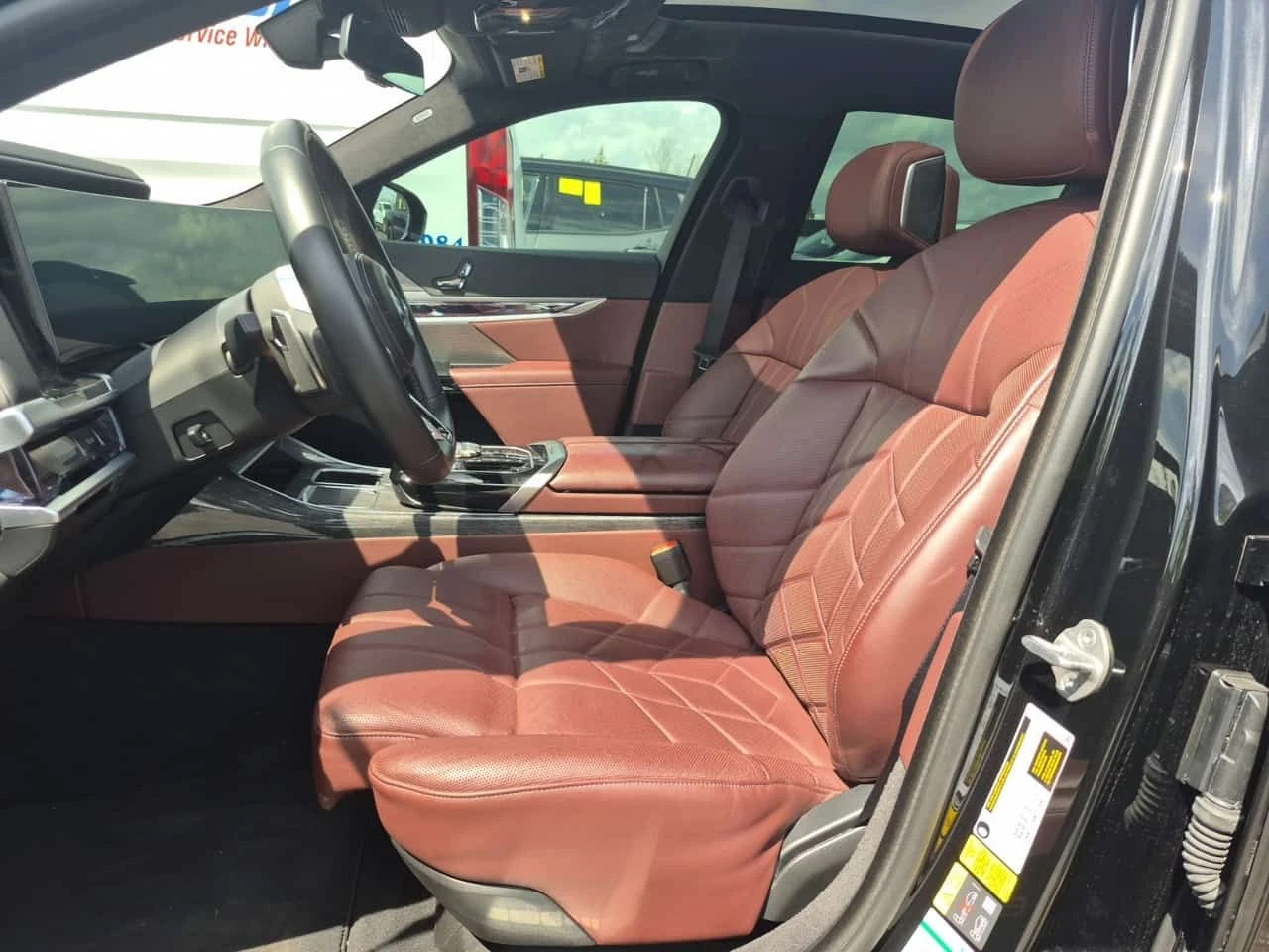 BMW i7 XDRIVE60| BOWERS & WILKINS| MASSAGE| SWAROWSKI| , снимка 5 - Автомобили и джипове - 54203044