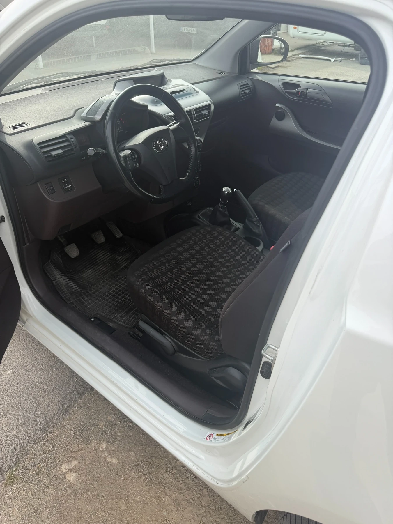 Toyota IQ, снимка 5 - Автомобили и джипове - 54556177