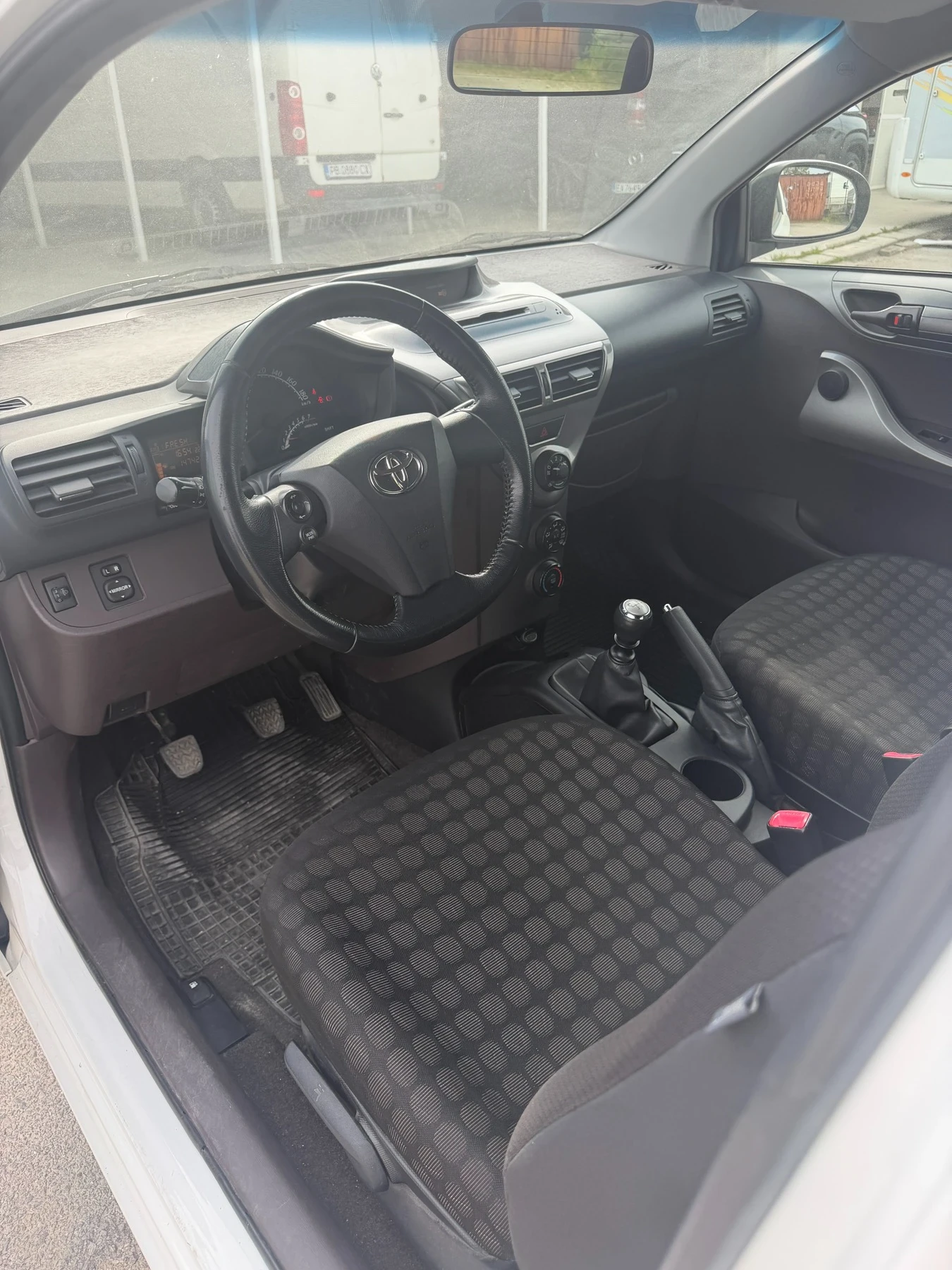 Toyota IQ, снимка 3 - Автомобили и джипове - 54556177