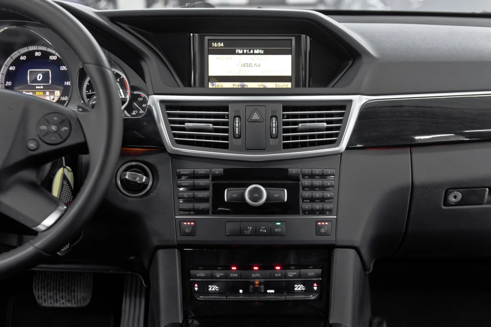 Mercedes-Benz E 250 D* Avantgarde* 7G Tronic, снимка 16 - Автомобили и джипове - 56096068