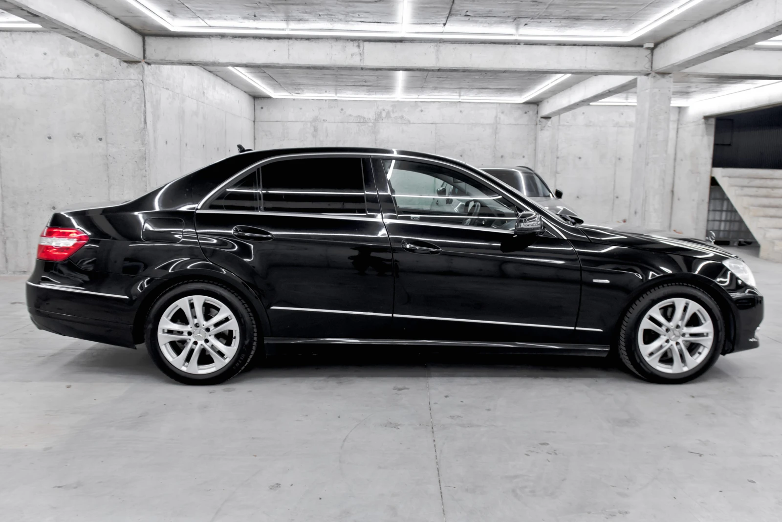 Mercedes-Benz E 250 D* Avantgarde* 7G Tronic, снимка 7 - Автомобили и джипове - 56096068
