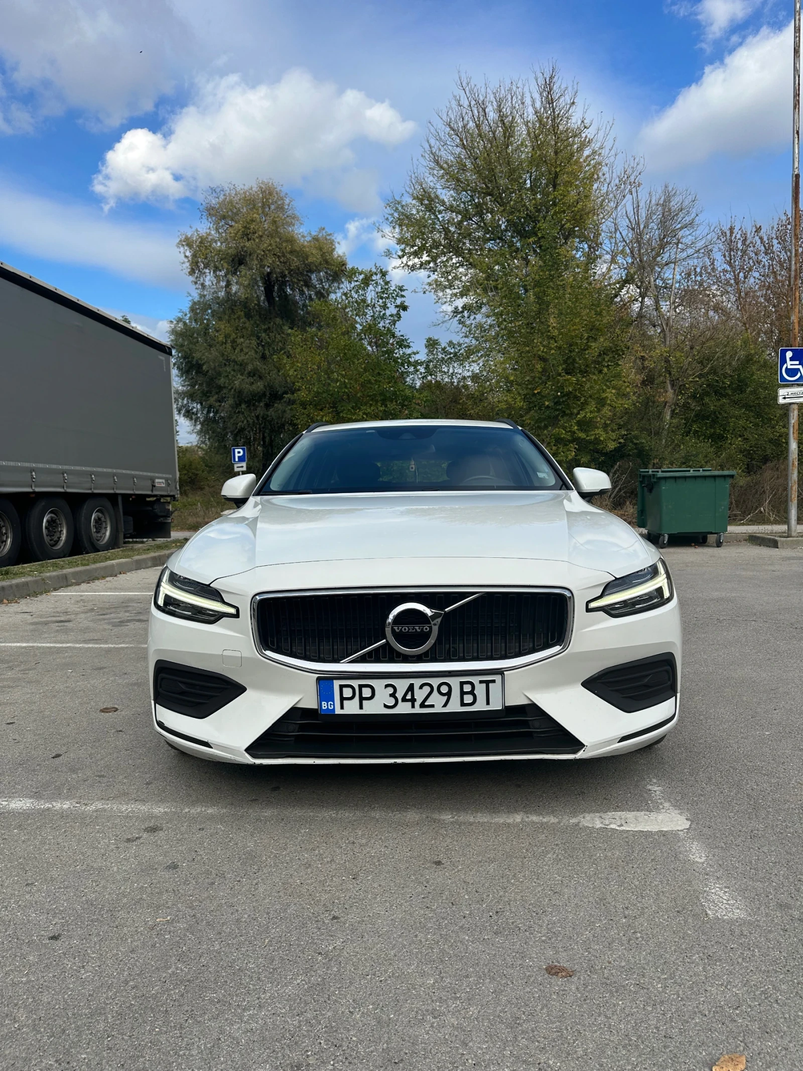 Volvo V60 2.0 d3, снимка 2 - Автомобили и джипове - 56574810