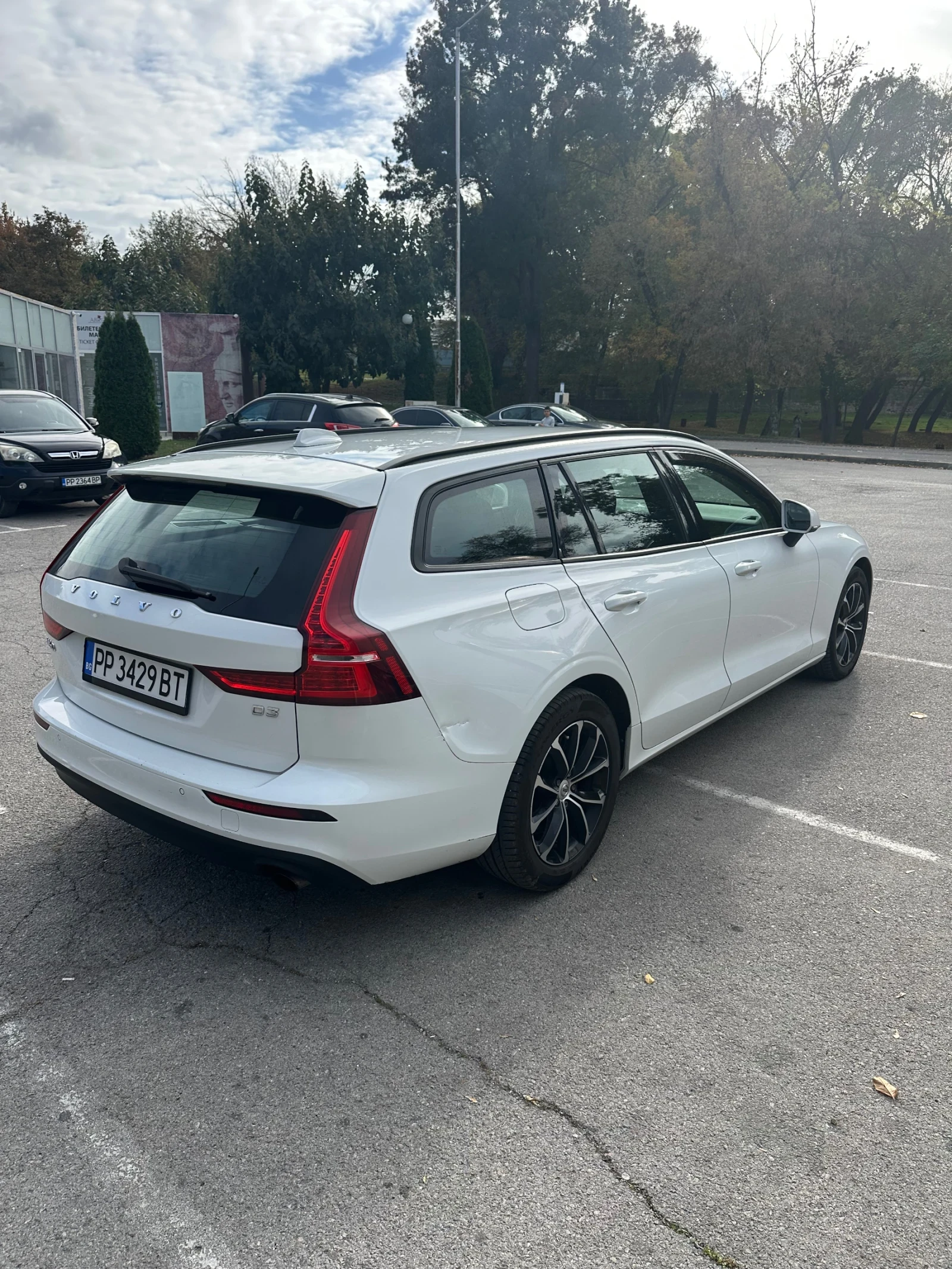 Volvo V60 2.0 d3, снимка 5 - Автомобили и джипове - 56574810