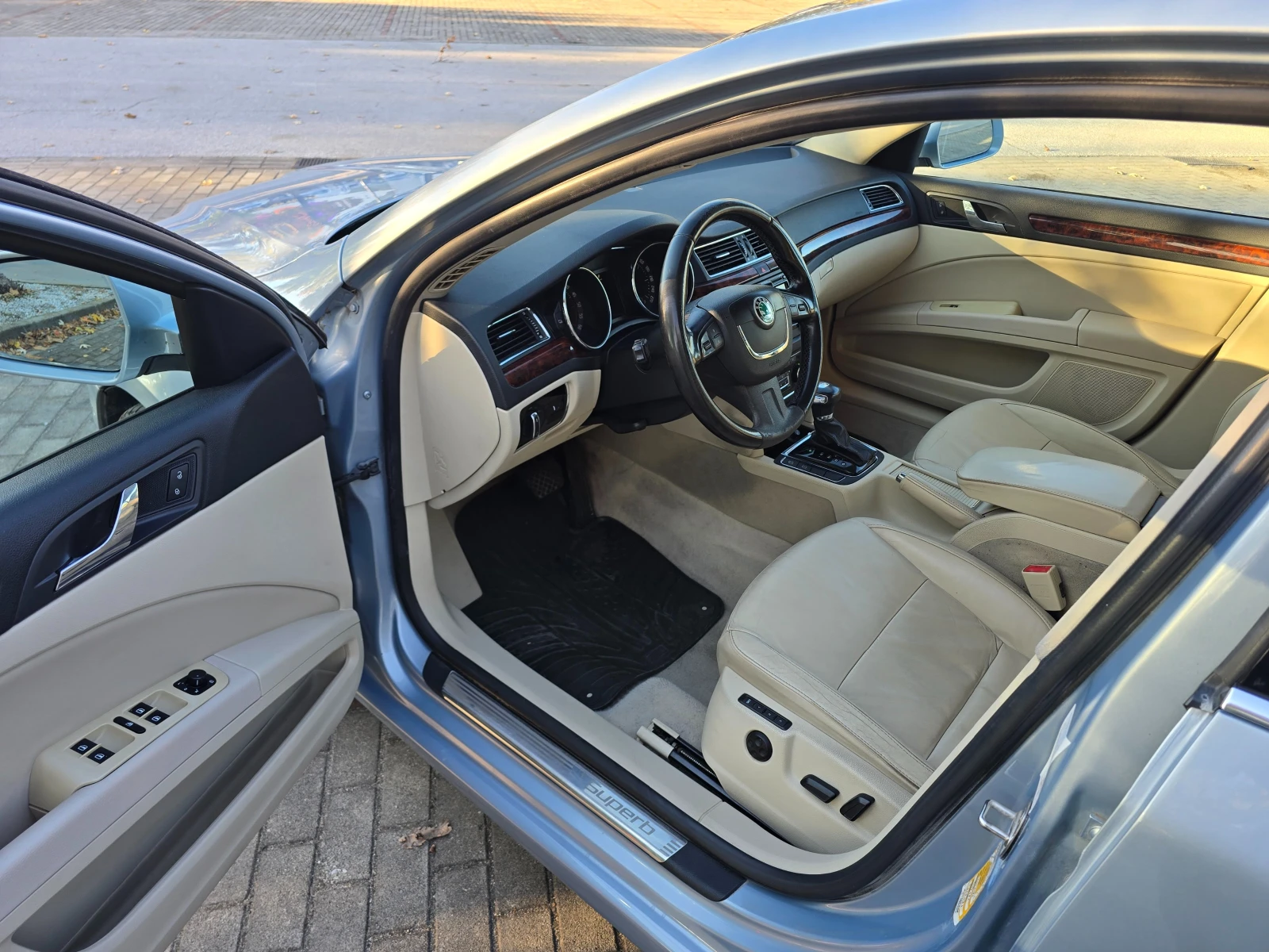 Skoda Superb 2.0TDI 170 hp, снимка 9 - Автомобили и джипове - 56681035