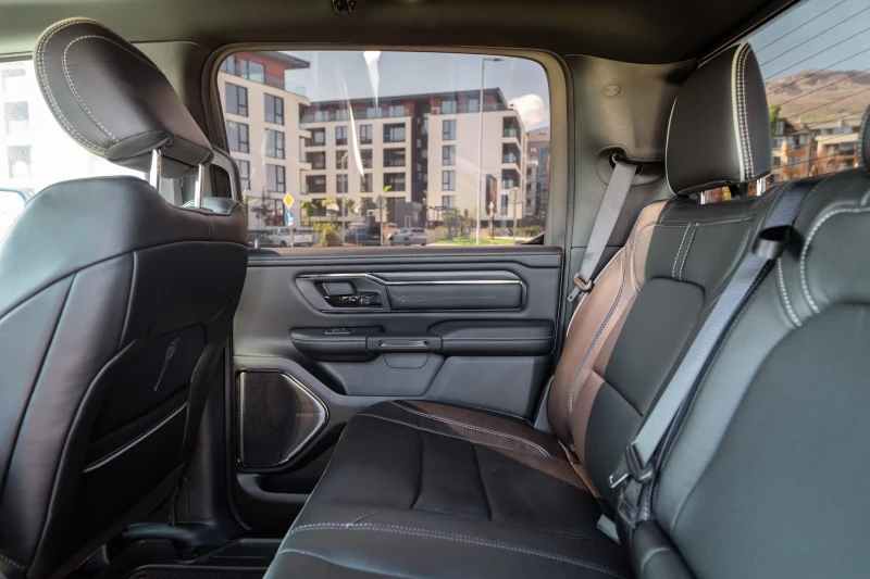 Dodge Ram 5.7 HEMI, снимка 11 - Автомобили и джипове - 52616032