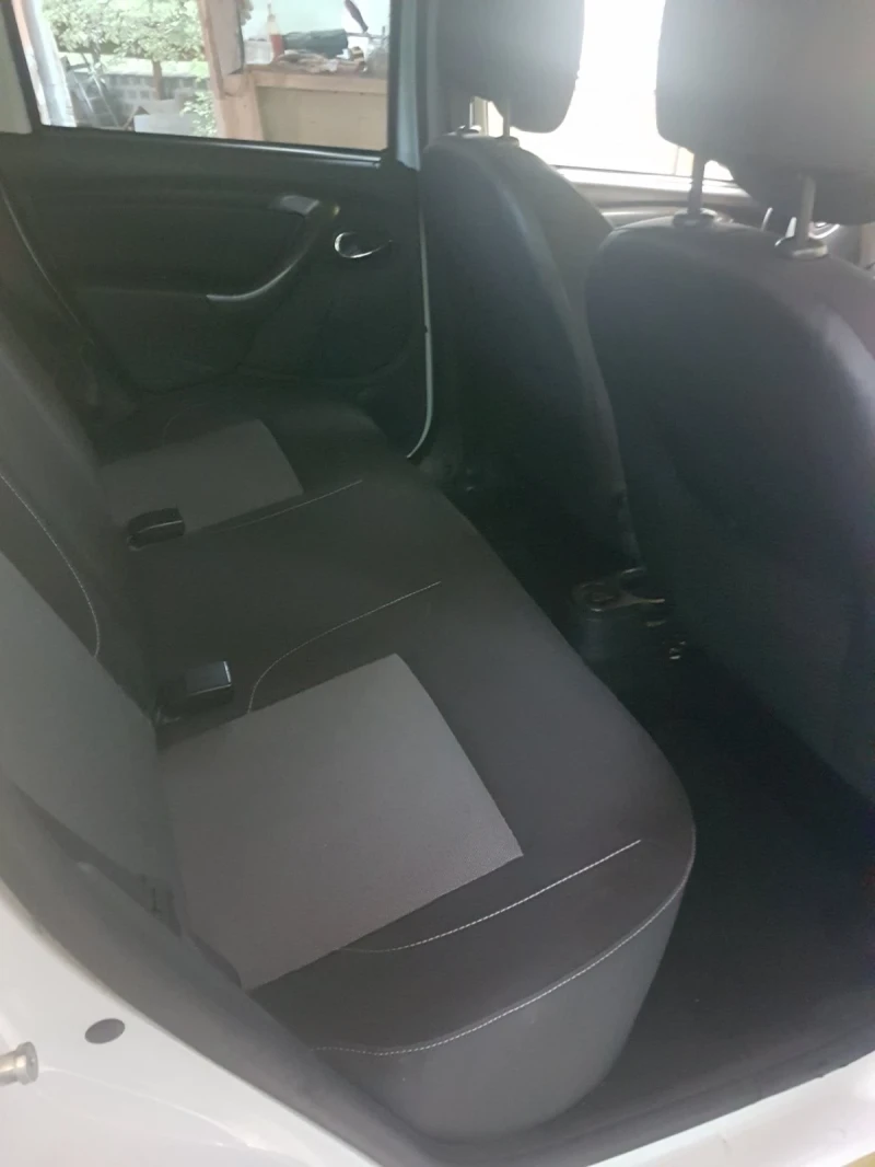 Dacia Duster 1.5 DCI, снимка 3 - Автомобили и джипове - 52532205