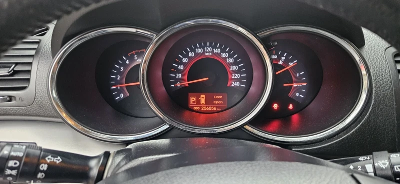 Kia Sorento 2.2 CRDI AWD, снимка 15 - Автомобили и джипове - 52240242