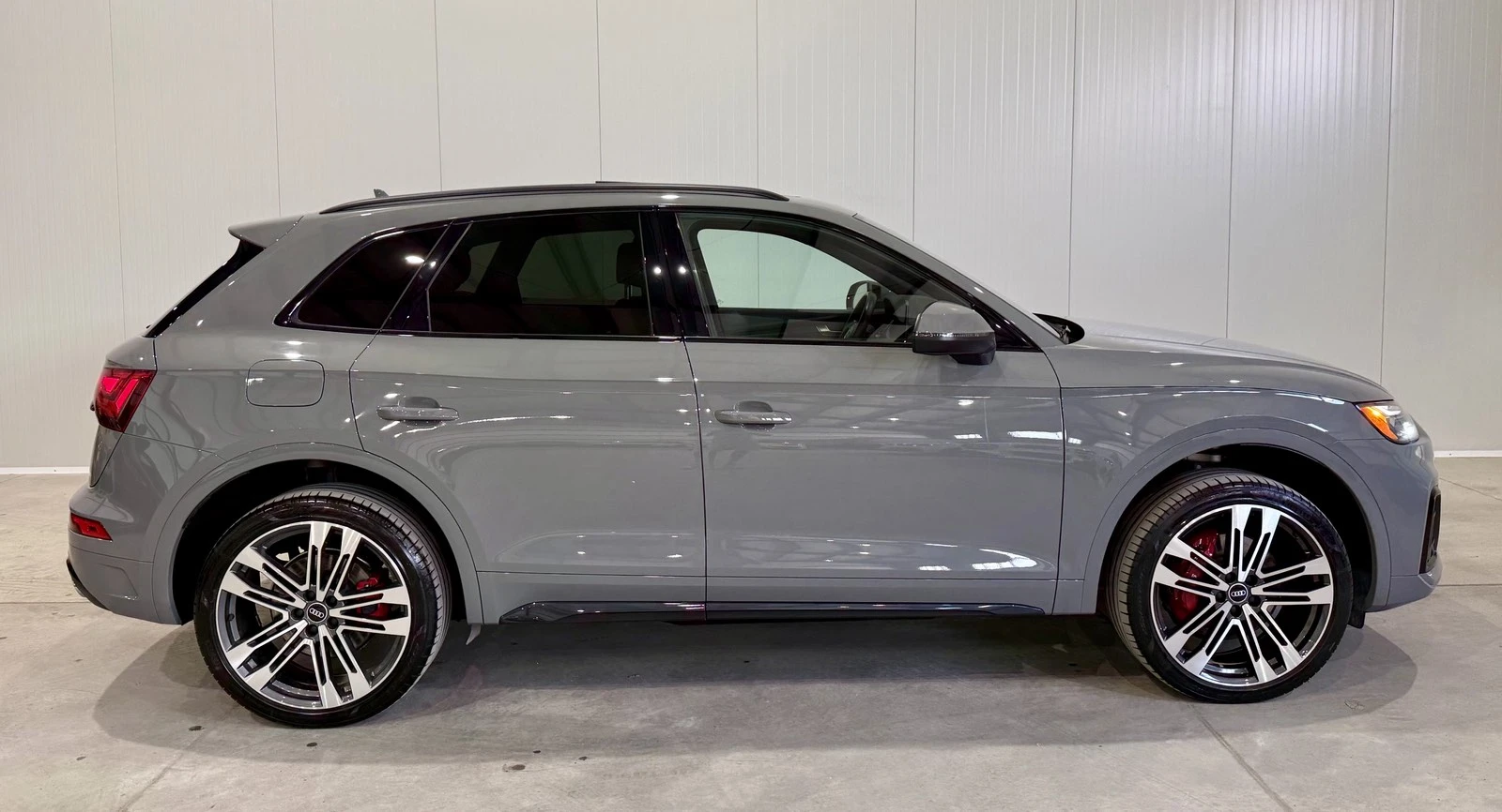 Audi SQ5 30T Black Optic, снимка 6 - Автомобили и джипове - 54441119