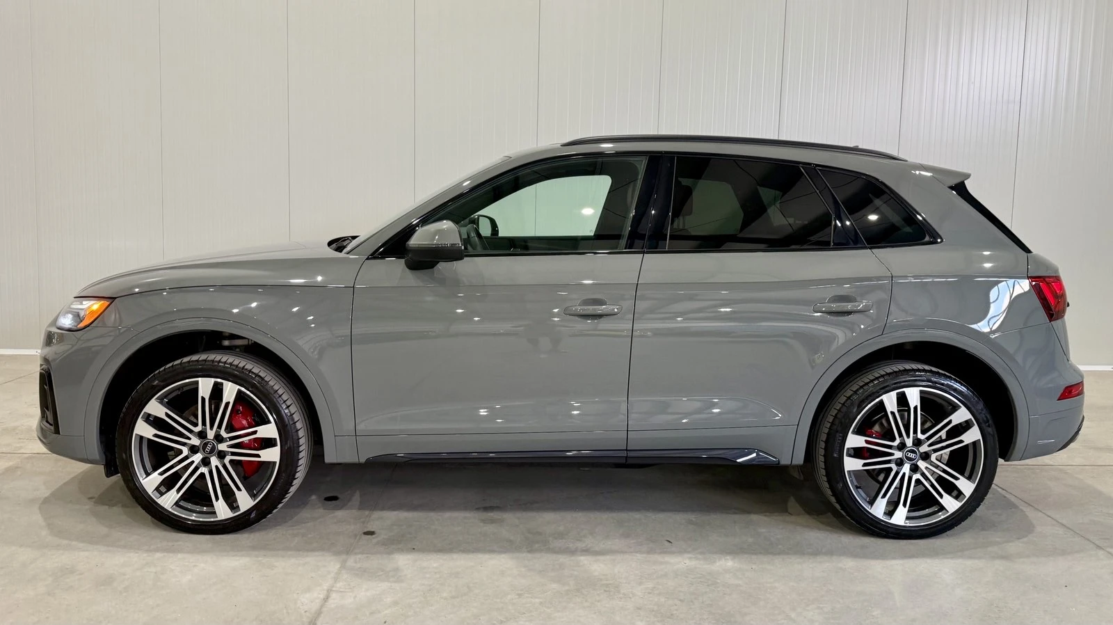 Audi SQ5 30T Black Optic, снимка 2 - Автомобили и джипове - 54441119