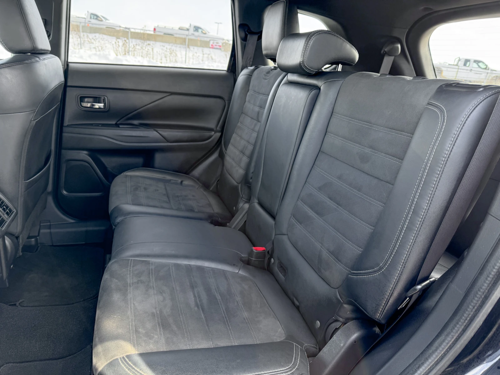 Mitsubishi Outlander Se Black 3.0 V6 7 места Шибидах, снимка 13 - Автомобили и джипове - 55477067