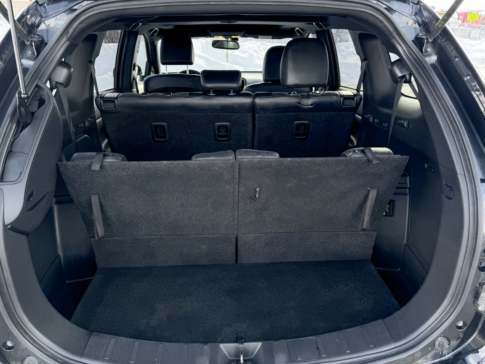 Mitsubishi Outlander Se Black 3.0 V6 7 места Шибидах, снимка 12 - Автомобили и джипове - 55477067