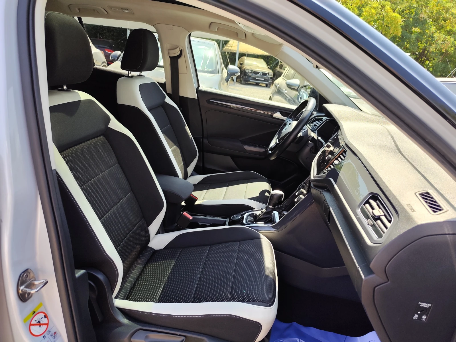 VW T-Roc 2.0TDi* ADVANCED* АВТОМАТИК* 4Х4* ПАНОРАМА, снимка 13 - Автомобили и джипове - 55640062