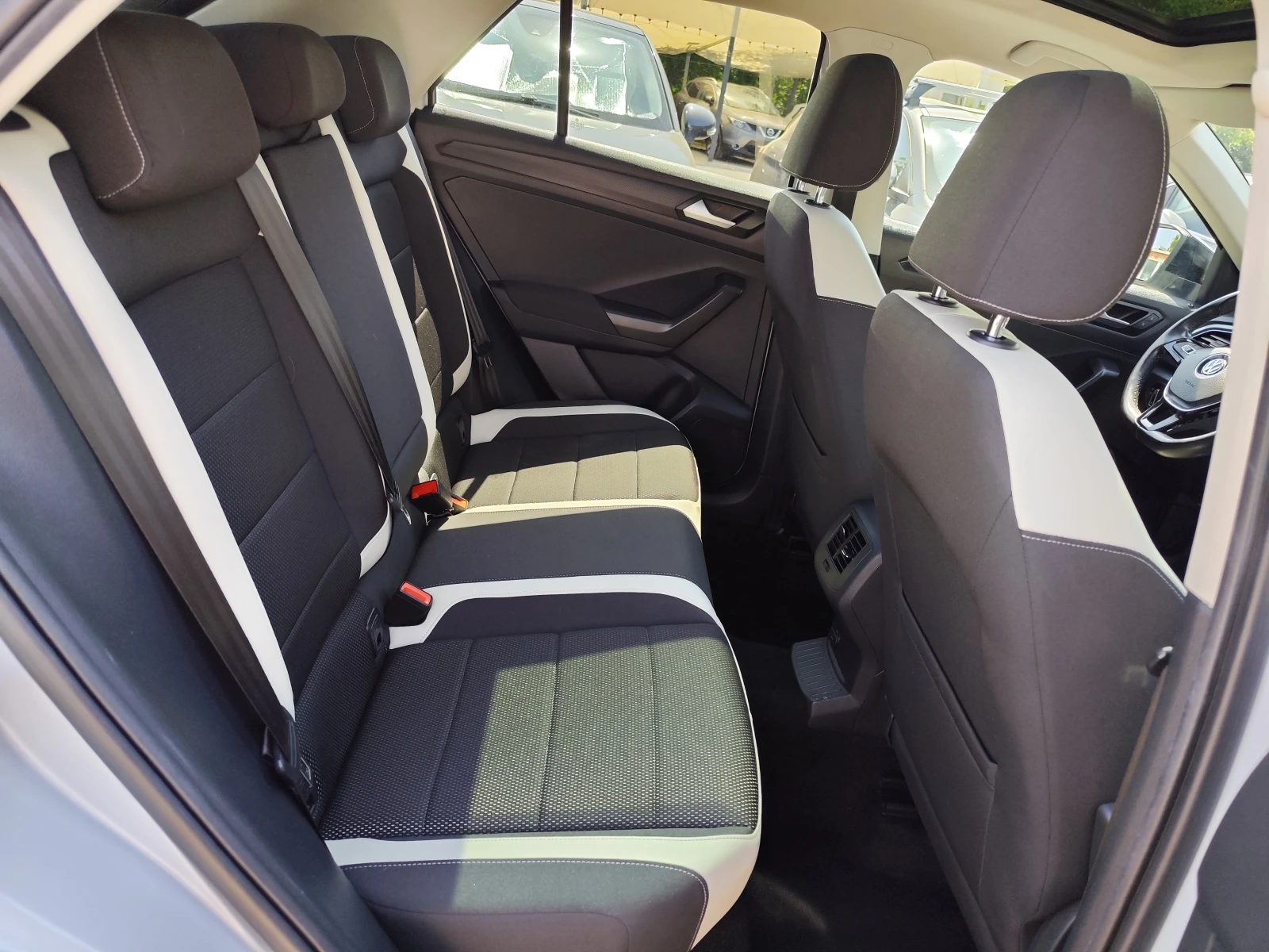 VW T-Roc 2.0TDi* ADVANCED* АВТОМАТИК* 4Х4* ПАНОРАМА, снимка 12 - Автомобили и джипове - 55640062