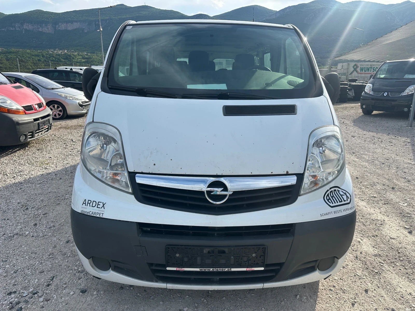Opel Vivaro 2.0/115кс МАКСИ 9 Места Климатик - изображение 2