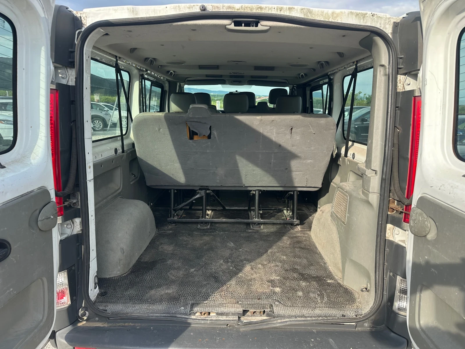 Opel Vivaro 2.0/115кс МАКСИ 9 Места Климатик - изображение 10