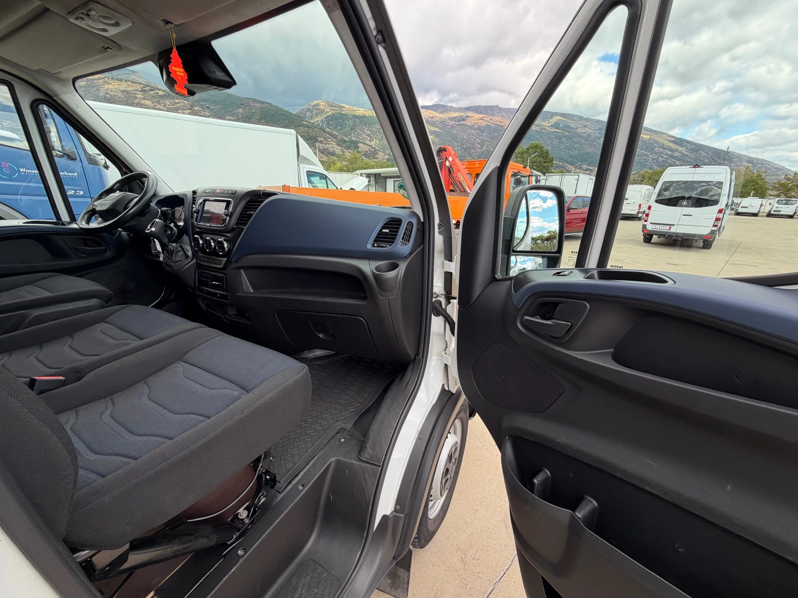 Iveco 35s16 MAXI!LED!2-БРОЯ!EURO6!FULL!ТОП!, снимка 9 - Бусове и автобуси - 56197153