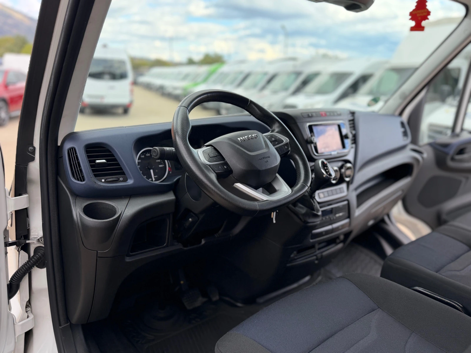 Iveco 35s16 MAXI!LED!2-БРОЯ!EURO6!FULL!ТОП!, снимка 15 - Бусове и автобуси - 56197153